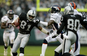 OAKLAND, CA - NOVEMBER 30:  Tim Brown #81 of the Raiders runs with the ball during the Denver Broncos v Oakland Raiders game on November 30, 2003 at Network Associates Coliseum in Oakland, California.  (Photo by Jonathan Ferrey/Getty Images)