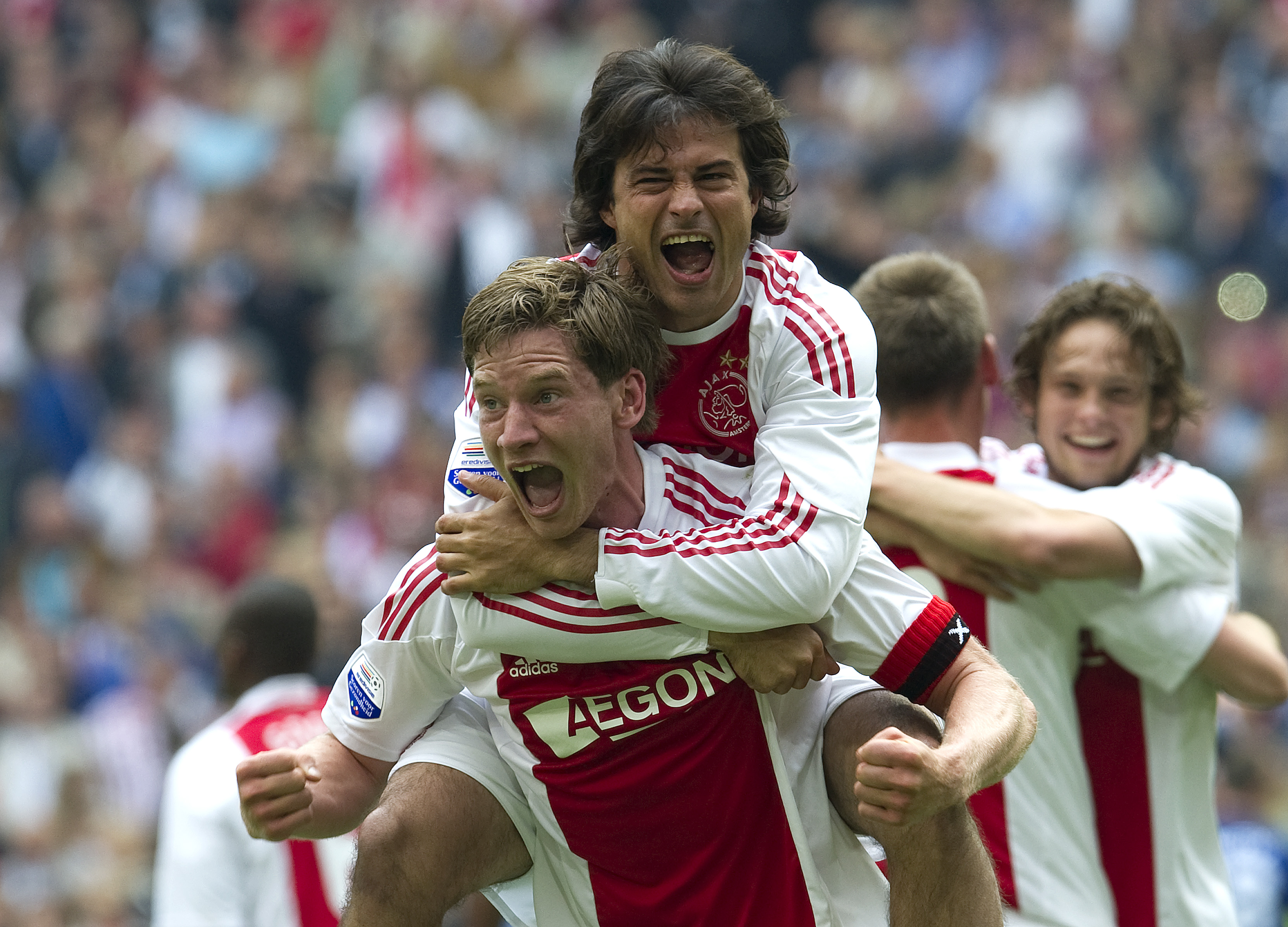 AMSTERDAM, THE NETHERLANDS - MAY 15:  Jan Vertonghen and Dario Cvitanich of Ajax Amsterdam celebrates during the Eridivisie match between Ajax Amsterdam and FC Twente at the Amsterdam Arena on May 15, 2010 in Amsterdam, The Netherlands.  (Photo by Toussai
