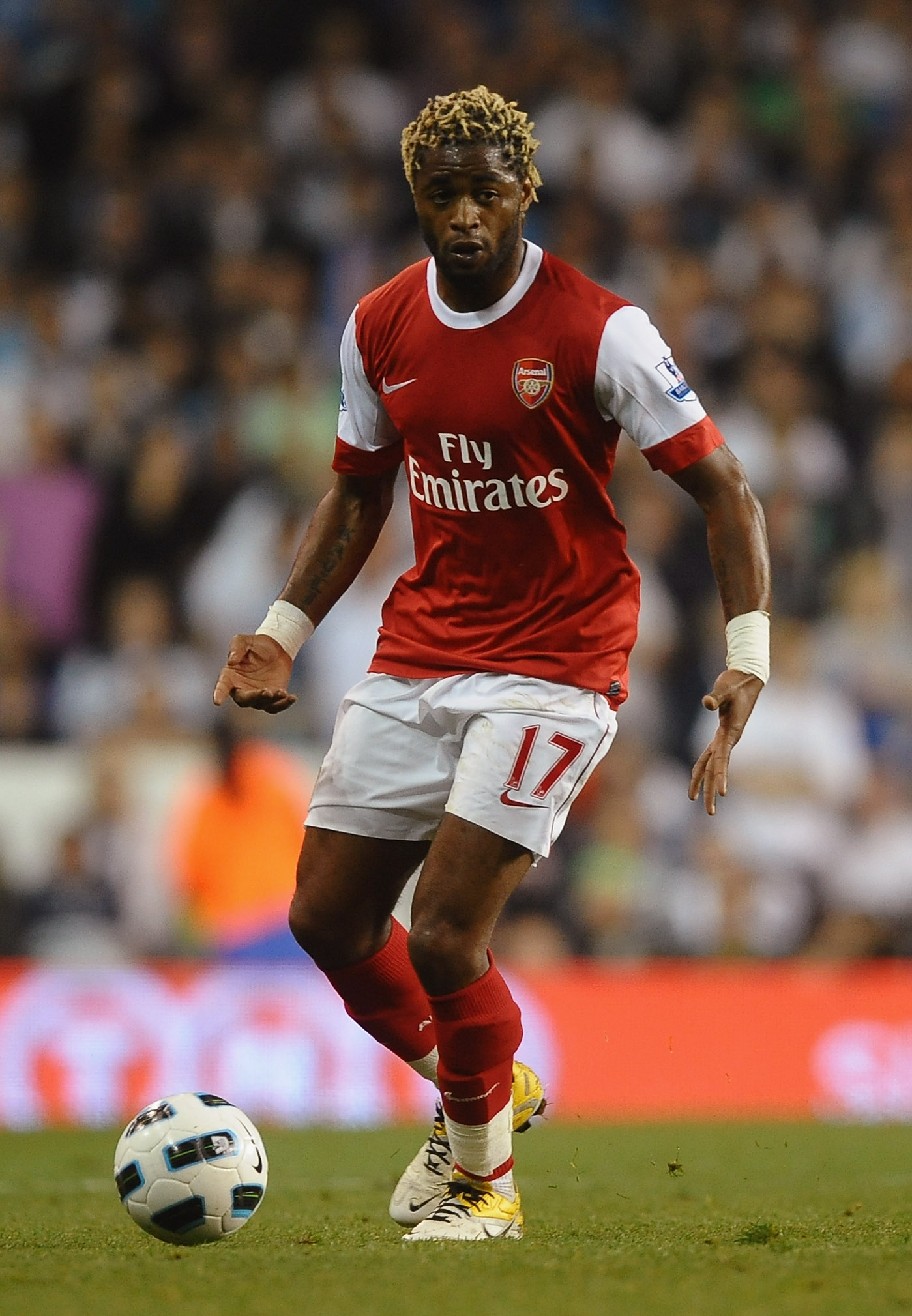 LONDON, ENGLAND - APRIL 20:  Alex Song of Arsenal on the ball during the Barclays Premier League match between Tottenham Hotspur and Arsenal at White Hart Lane on April 20, 2011 in London, England.  (Photo by Laurence Griffiths/Getty Images)
