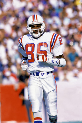 BUFFALO, NY - 1989:  Wide receiver Stanley Morgan #86 of the New England Patriots runs on the field during a 1989 NFL game against the Buffalo Bills at Rich Stadium  in Buffalo, New York.  The Bills defeated the Pats 31-10.  (Photo by Rick Stewart/Getty I