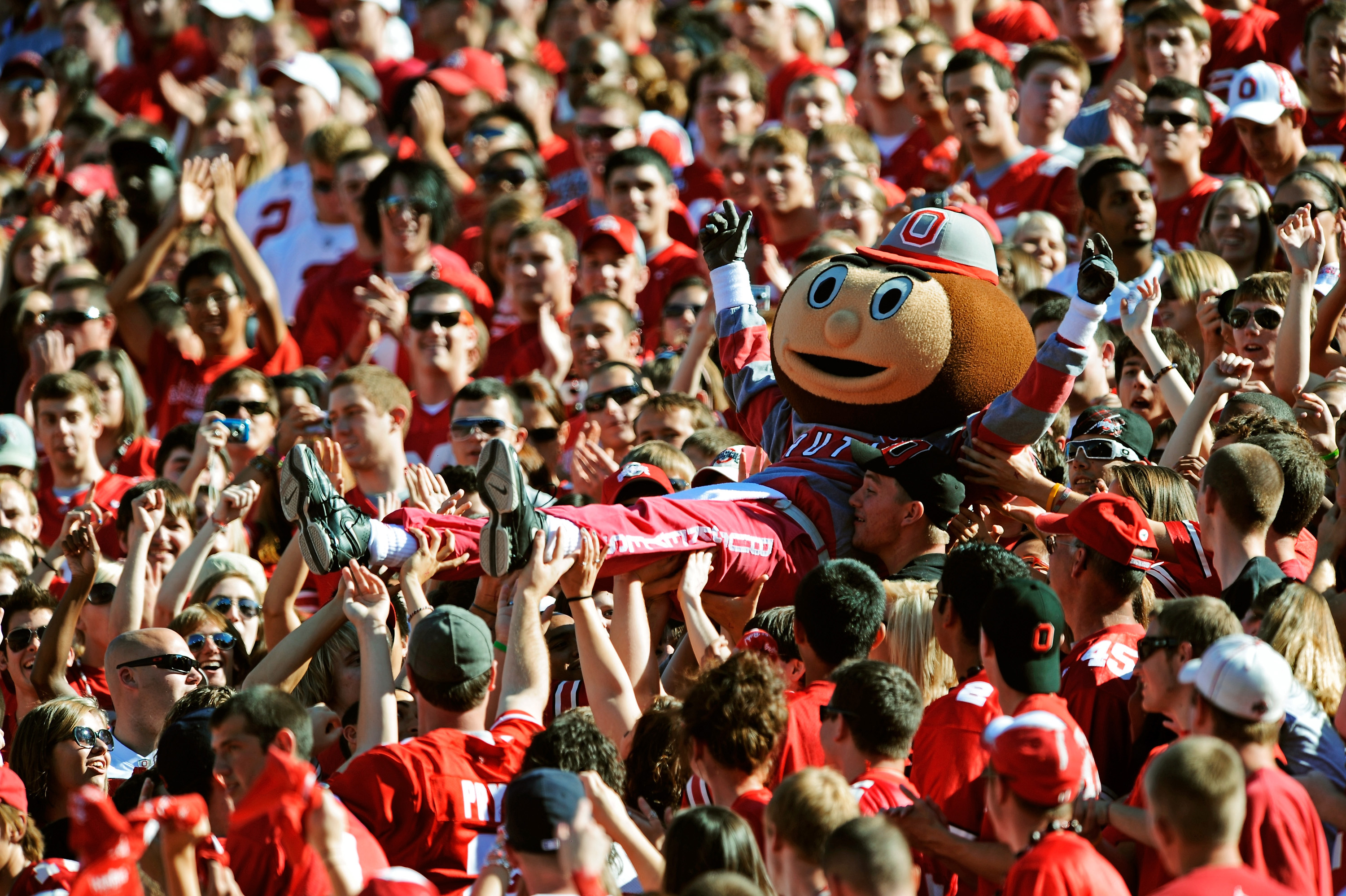 Which college football teams do Greater Cincinnati fans love