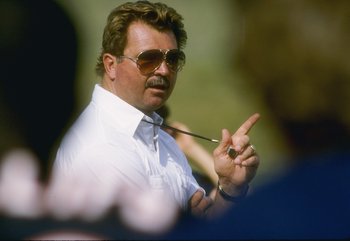 Aug 1985:  Head coach Mike Ditka of the Chicago Bears coaches his team during Bears Training Camp at the University of Wisconsin-Platteville in Platteville, Wisconsin.  Mandatory Credit: Jonathan Daniel  /Allsport