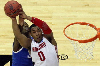NEWARK, NJ - MARCH 25: Jared Sullinger #0 of the Ohio State Buckeyes goes for a lay up against DeAndre Liggins #34 of the Kentucky Wildcats during the second half of the east regional semifinal of the 2011 NCAA Men's Basketball Tournament at the Prudenti