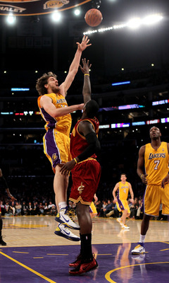 LOS ANGELES, CA - JANUARY 11:  Pau Gasol #16 of the Los Angeles Lakers shoots over J.J. Hickson #21 of the Cleveland Cavaliers at Staples Center on January 11, 2011 in Los Angeles, California.   NOTE TO USER: User expressly acknowledges and agrees that, b