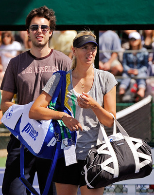 INDIAN WELLS, CA - MARCH 13:  Sasha Vujacic of the Los Angeles Lakers and Maria Shapova of Russia leave the court after her practice during the BNP Paribas Open on March 13, 2010 in Indian Wells, California.  (Photo by Kevork Djansezian/Getty Images)