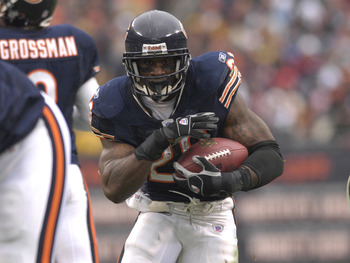 Chicago Bears wide receiver Bernard Berrian (80) watches the