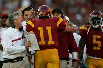 Pete Carroll, Matt Leinart, Steve Sarkisian and Reggie Bush after a successful drive