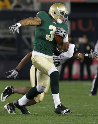 NEW YORK - NOVEMBER 20: Michael Floyd #3 of the Notre Dame Fighting Irish rushes against the Army Black Knights at Yankee Stadium on November 20, 2010 in the Bronx borough of New York City. (Photo by Nick Laham/Getty Images)
