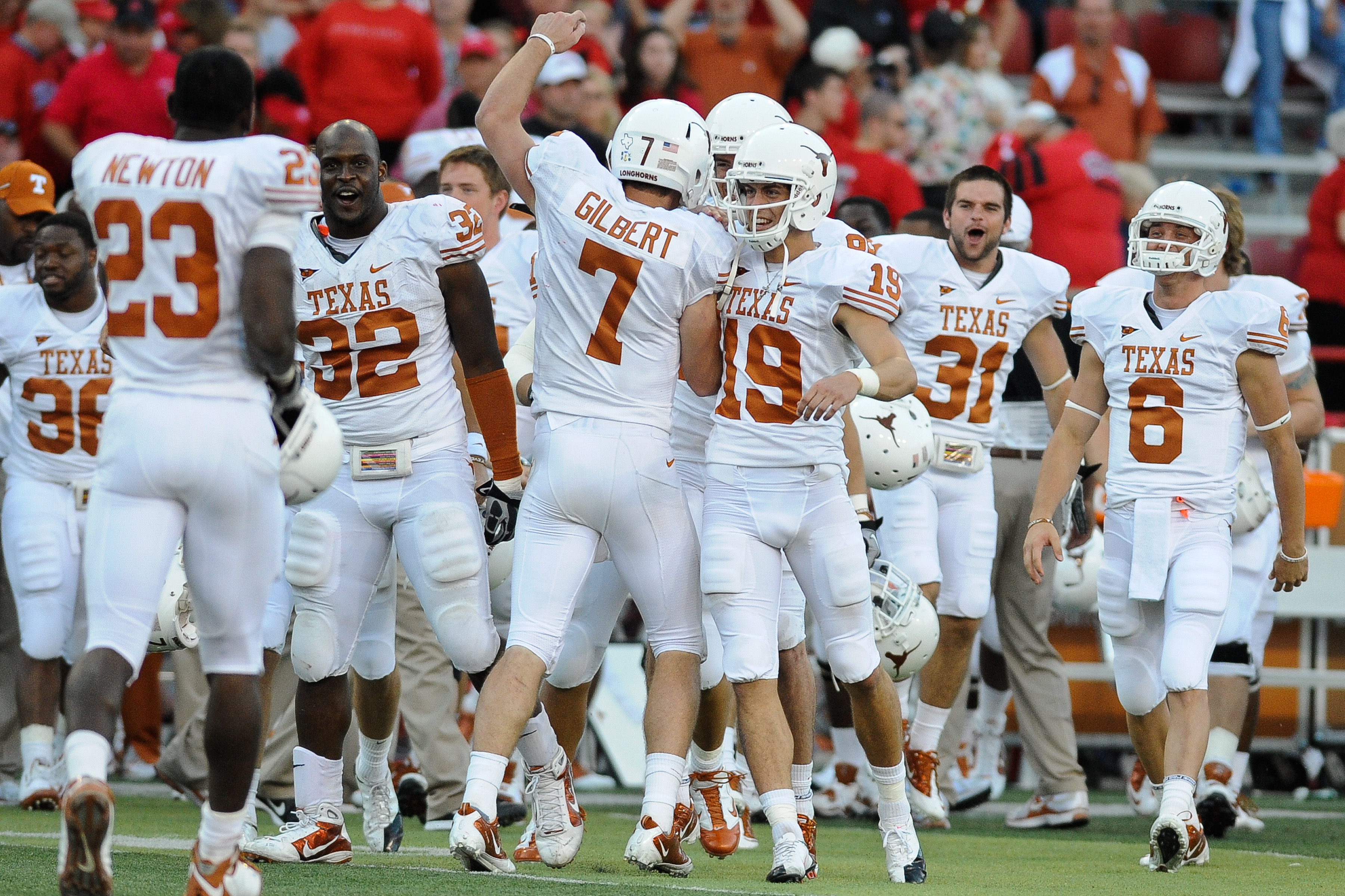 Horns defense to face another major challenge in Bruins QB Todd Hundley -  Burnt Orange Nation