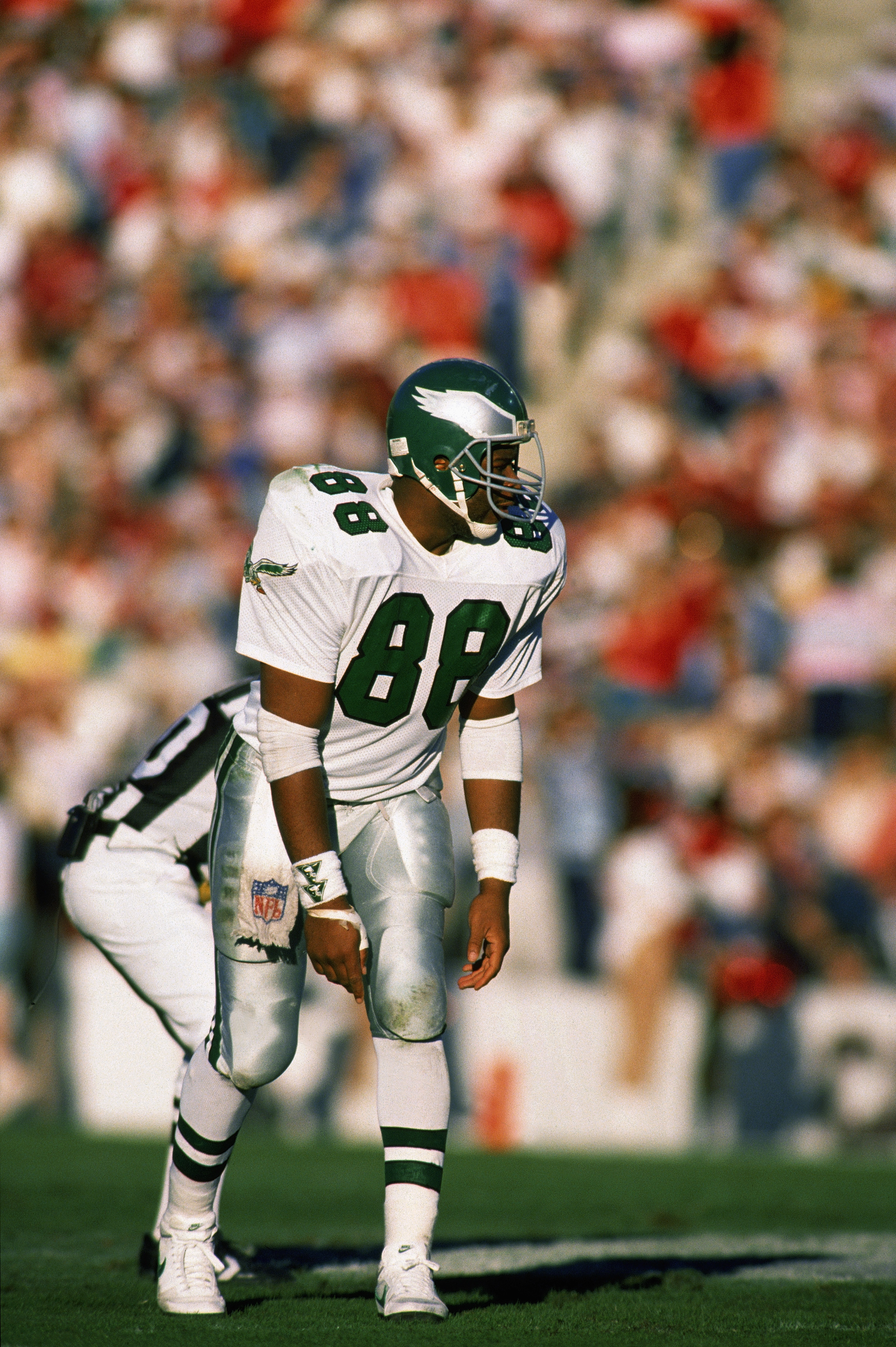 PHOENIX - DECEMBER 10:  Tight end Keith Jackson #88 of the Philadelphia Eagles positions before the snap during a NFL game against Phoenix Cardinals on December 10, 1988 at Sun Devil Stadium in Phoenix, Arizona.  The Eagles defeated the Cards 23-17.  (Pho