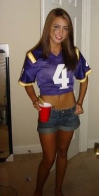 Dem chicks in Dem football jerseys (PICS) GTFIH - Bodybuilding.com Forums