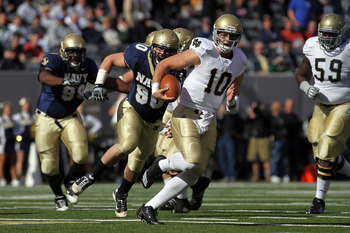 EAST RUTHERFORD, NJ - OCTOBER 23:  Dayne Crist #10 of the Notre Dame Fighting Irish rushes against the Navy Midshipmen at New Meadowlands Stadium on October 23, 2010 in East Rutherford, New Jersey.  (Photo by Nick Laham/Getty Images)