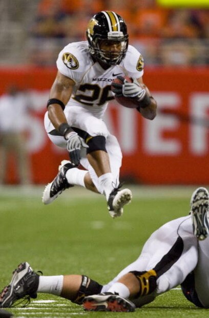 ST. LOUIS, MO - SEPTEMBER 5: De'Vion Washington #26 of the University of Missouri Tigers rushes against the University of Illinois Fighting Illini during the State Farm Arch Rivalry on September 5, 2009 at the Edward Jones Dome in St. Louis, Missouri. Th