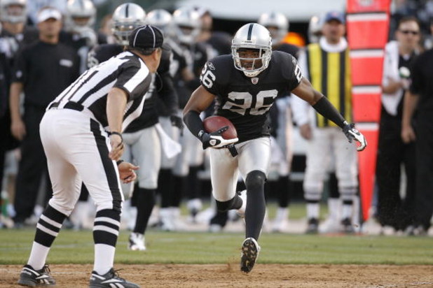 OAKLAND, CA - AUGUST 23:  Defensive back Stanford Routt #26 the Oakland Raiders returns an interception against the Arizona Cardinals during a preseason game on August 23, 2008 at the McAfee Coliseum in Oakland, California.  (Photo by Greg Trott/Getty Ima