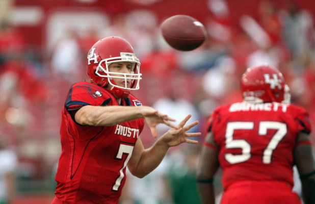 HOUSTON - NOVEMBER 17: Case Keenum #7 of the Houston Cougars passes the ball during the game against the Marshall Thundering Herd at Robertson Stadium November 17, 2007 in Houston, Texas. Houston won 35-28. (Photo by Stephen Dunn/Getty Images) 