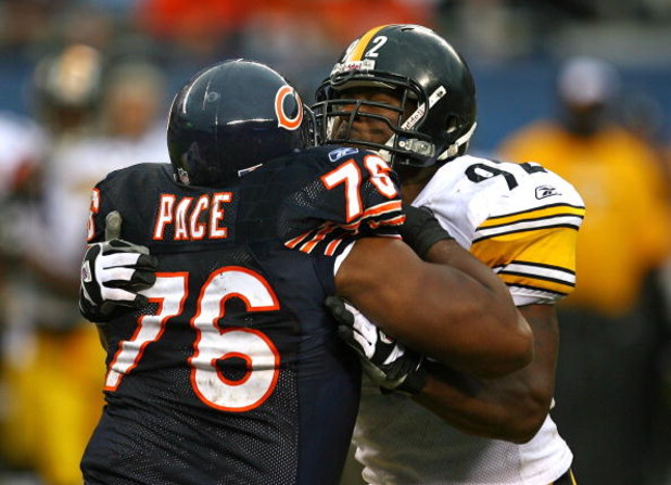 CHICAGO - SEPTEMBER 20: Orlando Pace #76 of the Chicago Bears blocks James Harrison #92 of the Pittsburgh Steelers on September 20, 2009 at Soldier Field in Chicago, Illinois. The Bears defeated the Steelers 17-14. (Photo by Jonathan Daniel/Getty Images)