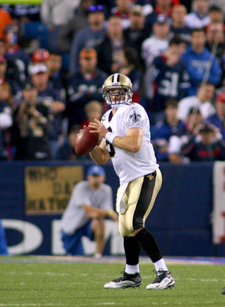 ORCHARD PARK, NY - SEPTEMBER 27:  Drew Brees #9 of the New Orleans Saints readies to pass against the Buffalo Bills at Ralph Wilson Stadium on September 27, 2009 in Orchard Park, New York. The Saints won 27-7.  (Photo by Rick Stewart/Getty Images)