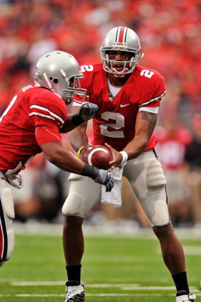 COLUMBUS, OH - SEPTEMBER 26:  Quarterback Terrell Pryor #2 of the Ohio State Buckeyes hands off the ball agianst the Illinois Fighting Illini at Ohio Stadium on September 26, 2009 in Columbus, Ohio.  (Photo by Jamie Sabau/Getty Images)