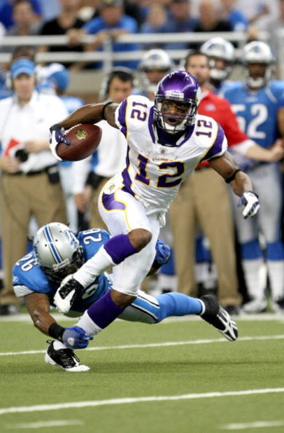 DETROIT - SEPTEMBER 20:  Wide receiver Percy Harvin #12 of the Minnesota Vikings carries the ball past safety Louis Delmas #26 of the Detroit Lions at Ford Field on September 20, 2009 in Detroit, Michigan. The Vikings won 27-13.  (Photo by Stephen Dunn/Ge