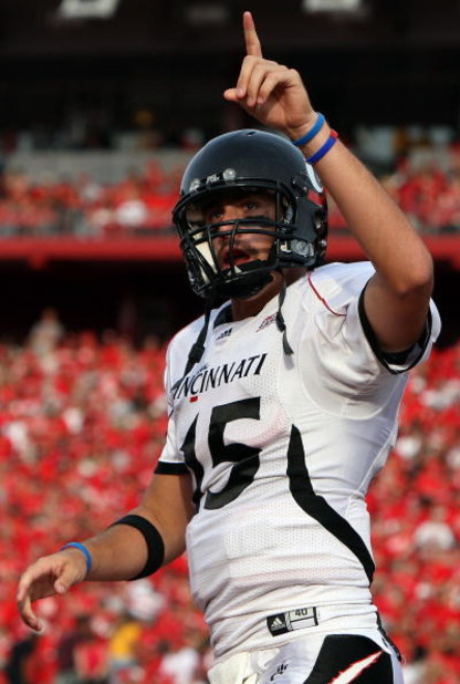 PISCATAWAY, NJ - SEPTEMBER 07:  Tony Pike #15 of the Cincinnati Bearcats celebrates a touchdown against the Rutgers Scarlet Knights at Rutgers Stadium on September 7, 2009 in Piscataway, New Jersey.   by Jim McIsaac/Getty Images)