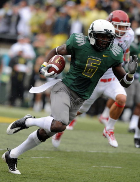 EUGENE, OR - SEPTEMBER 19: Walter Thurmond III #6 of the Oregon Ducks returns a punt for a touchdown in the first quarter of the game against the Utah Utes at Autzen Stadium on September 19, 2009 in Eugene, Oregon. (Photo by Steve Dykes/Getty Images)