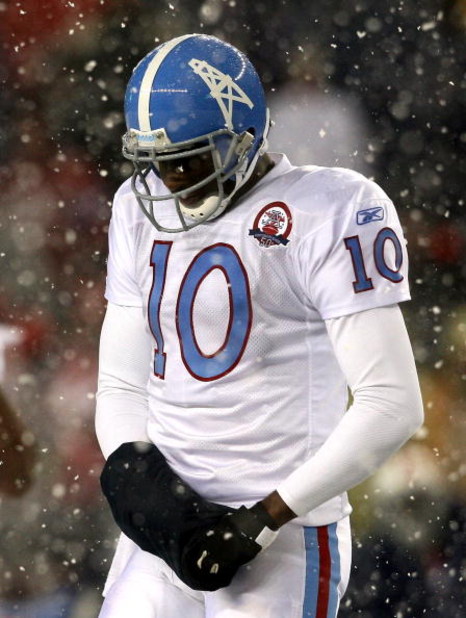 FOXBORO - OCTOBER 18: Vince Young #10 of the Tennessee Titans leaves the field in the fourth quarter during a game against the New England Patriots converse at Gillette Stadium on October 18, 2009 in Foxboro, Massachusetts. The Patriots won 59-0. (Photo