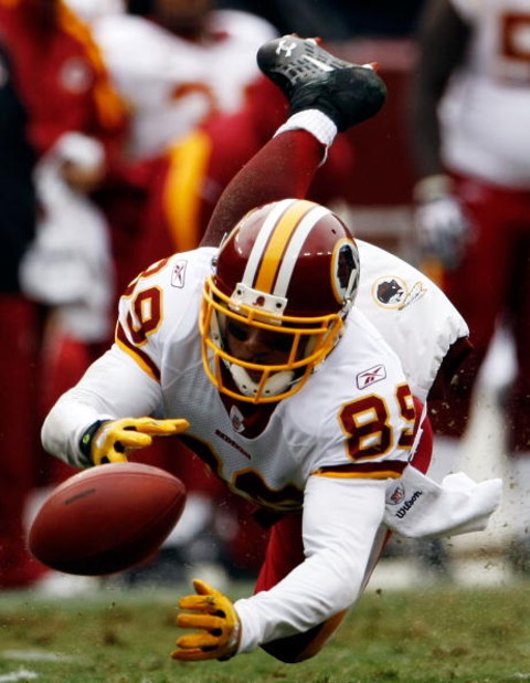 LANDOVER, MD - OCTOBER 18: Wide receiver Santana Moss #89 of the Washington Redskins drops a ball against the Kansas City Chiefs during their game October 18, 2009 at FedEx Field in Landover, Maryland. The Chiefs defeated the Redskins 14-6. (Photo by Wi