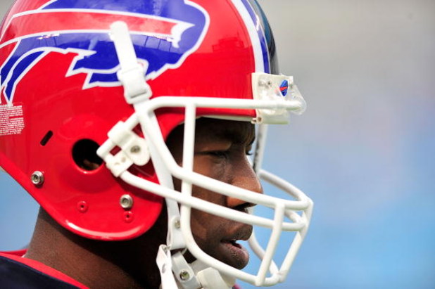 CHARLOTTE, NC - OCTOBER 25: Terrell Owens #81 of the Buffalo Bills warms up before a game against the Carolina Panthers at Bank of America Stadium on October 25, 2009 in Charlotte, North Carolina. (Photo by Grant Halverson/Getty Images)