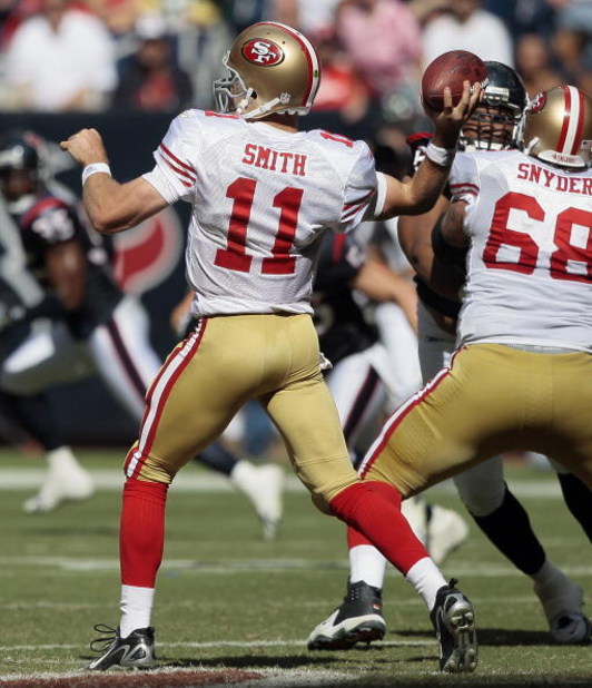HOUSTON - OCTOBER 25: Quarterback Alex Smith #11 of the San Francisco 49ers throws downfield at Reliant Stadium on October 25, 2009 in Houston, Texas. (Photo by Bob Levey/Getty Images)