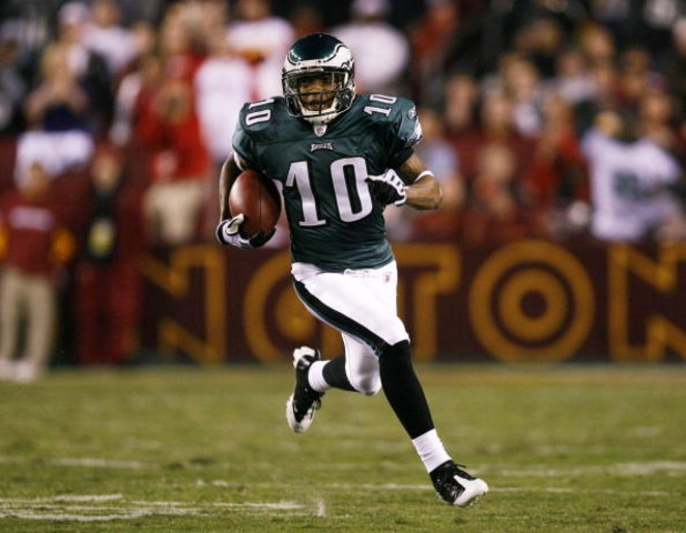 LANDOVER, MD - OCTOBER 26: DeSean Jackson #10 of the Philadelphia Eagles runs with the ball for a 67 yard touchdown in the first quarter of the game against the Washington Redskins at FedEx Field October 26, 2009 in Landover, Maryland. (Photo by Win McN