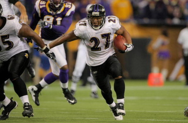 MINNEAPOLIS - OCTOBER 18: Running back Ray Rice #27 of the Baltimore Ravens rushes against the Minnesota Vikings during NFL action at Hubert H. Humphrey Metrodome on October 18, 2009 in Minneapolis, Minnesota. The Vikings defeated the Ravens 33-31. (Pho