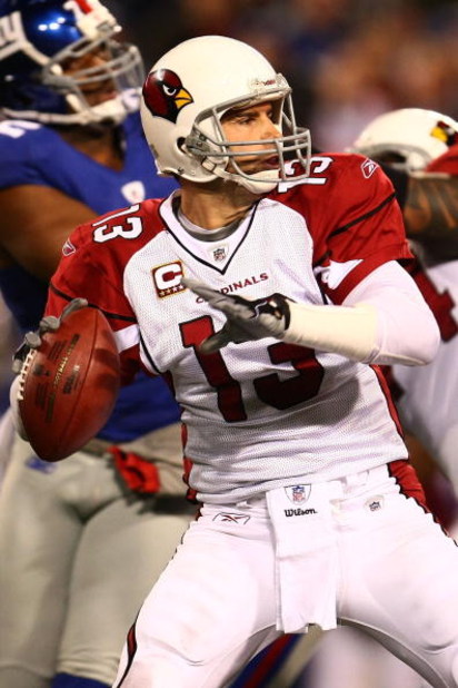 EAST RUTHERFORD, NJ - OCTOBER 25: Kurt Warner #13 of the Arizona Cardinals looks to pass against the New York Giants on October 25, 2009 at Giants Stadium in East Rutherford, New Jersey. (Photo by Chris McGrath/Getty Images)