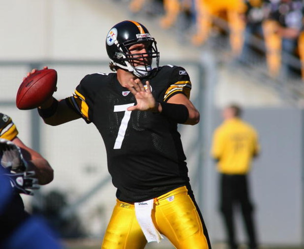PITTSBURGH - OCTOBER 25: Ben Roethlisberger #7 of the Pittsburgh Steelers readies to throw against the Minnesota Vikings at Heinz Fielddies to on October 25, 2009 in Pittsburgh, Pennsylvania. Pittsburgh won 27-17. (Photo by Rick Stewart/Getty Images)