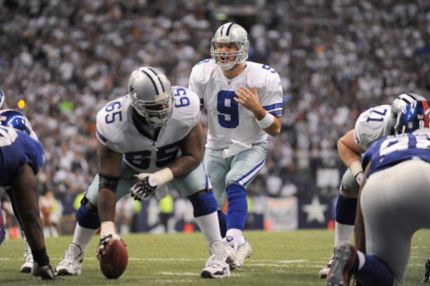 IRVING, TX - DECEMBER 14: Tony Romo #9 of the Dallas Cowboys calls the play at the line of scrimmage against the New York Giants at Texas Stadium on December 14, 2008 in Irving, Texas. (Photo by Ronald Martinez/Getty Images)
