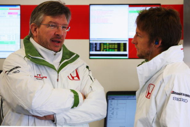 BARCELONA, SPAIN - NOVEMBER 19: Jenson Button of Great Britain and team Honda chats to technical director Ross Brawn during day three of Formula One Testing at the Circuit de Catalunya on November 19, 2008 in Barcelona, Spain. (Photo by Mark Thompson/G