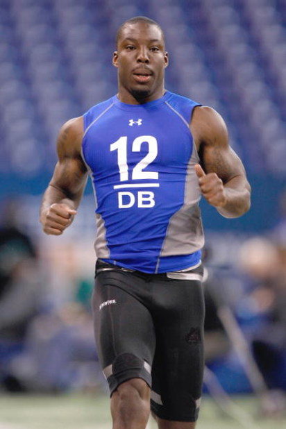 INDIANAPOLIS, IN - FEBRUARY 24:  Defensive back Vontae Davis of Illinois runs the 40 yard dash during the NFL Scouting Combine presented by Under Armour at Lucas Oil Stadium on February 24, 2009 in Indianapolis, Indiana. (Photo by Scott Boehm/Getty Images