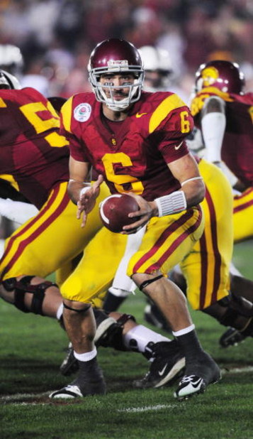 PASADENA, CA - JANUARY 01: Quarterback Mark Sanchez #6 of the USC Trojans to hand the ball off during the 95th Rose Bowl Game presented by Citi against the Penn State Nittany Lions at the Rose Bowl on January 1, 2009 in Pasadena, California. The Trojans d