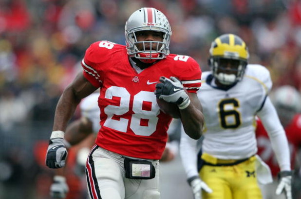 COLUMBUS, OH - NOVEMBER 22: Chris Wells #28 of the Ohio State Buckeyes runs for a touchdown during the Big Ten Conference game against the Michigan Wolverines at Ohio Stadium on November 22, 2008 in Columbus, Ohio.  (Photo by Andy Lyons/Getty Images)