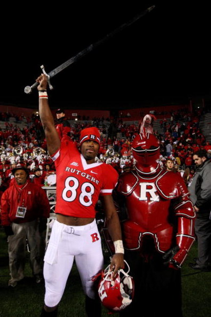 PISCATAWAY, NJ - DECEMBER 04:  Kenny Britt #88 of the Rutgers Scarlet Knights celebrates victory over the Louisville Cardinals at Rutgers Stadium on December 4, 2008 in Piscataway, New Jersey.  (Photo by Jim McIsaac/Getty Images)