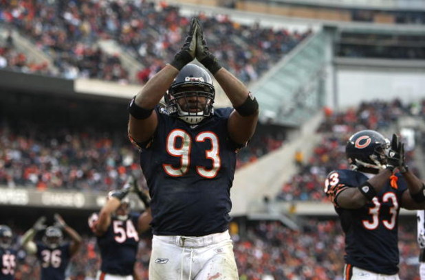 CHICAGO - DECEMBER 30:  Adewale Ogunleye #93, CHarles Tillman #33 and Brian Urlacher #54 of the Chicago Bears signal a safety after Ogunleye recorded one against the New Orleans Saints at Soldier Field on December 30, 2007 in Chicago, Illinois. The Bears 