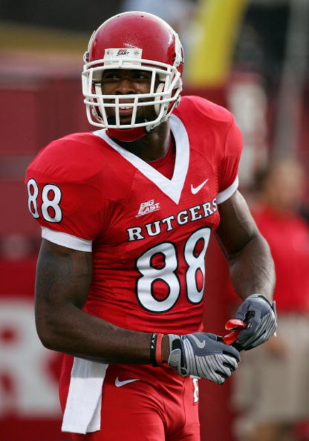 PISCATAWAY, NJ - SEPTEMBER 11:  Kenny Britt #88 of the Rutgers Scarlet Knights warms up before playing the North Carolina Tar Heels at Rutgers Stadium on September 11, 2008 in Piscataway, New Jersey.  (Photo by Jim McIsaac/Getty Images)