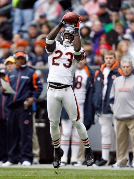 HOUSTON - DECEMBER 28: Devin Hester #23 of the Chicago Bears makes a catch against the Houston Texans during the first half at the Reliant Stadium on December 28, 2008 in Houston, Texas. The Texans won 31-24. (Photo by Harry How/Getty Images)