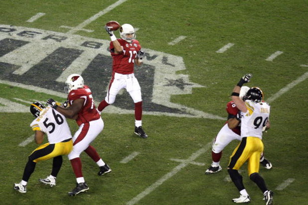 TAMPA, FL - FEBRUARY 01:  Kurt Warner #13 of the Arizona Cardinals throws a pass against the Pittsburgh Steelers during Super Bowl XLIII on February 1, 2009 at Raymond James Stadium in Tampa, Florida.  (Photo by Doug Benc/Getty Images)