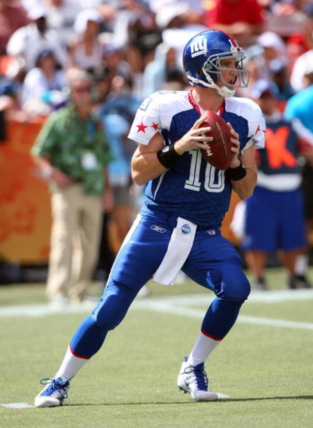HONOLULU, HI - FEBRUARY 08: Quarterback Eli Manning #10 of the NFC All-Stars New York Giants drops back to pass against the AFC All-Stars in the 2009 NFL Pro Bowl at Aloha Stadium on February 8, 2009 in Honolulu, Hawaii. The NFC defeated the AFC 30-21. (P