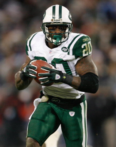 NASHVILLE, TN - DECEMBER 23:  Thomas Jones #20 of the New York Jets runs the ball against the Tennessee Titans at LP Field on December 23, 2007 in Nashville, Tennessee. (Photo by Kevin C. Cox/Getty Images)
