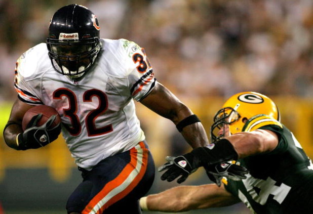 GREEN BAY, WI - OCTOBER 7:  Cedric Benson #32 of the Chicago Bears tries to elude Aaron Kampman #74 of the Green Bay Packers at Lambeau Field October 7, 2007 in Green Bay Wisconsin.  (Photo by Matthew Stockman/Getty Images)