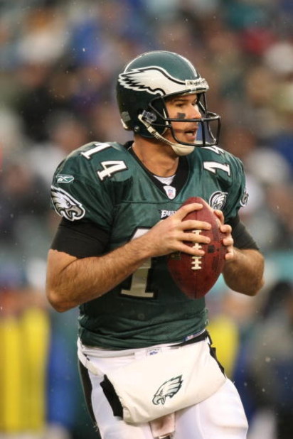 PHILADELPHIA - DECEMBER 2:  A.J. Feeley #14 of the Philadelphia Eagles looks to pass during the NFL game against the Seattle Seahawks at the Lincoln Financial Field on December 2, 2007 in Philadelphia, Pennsylvania. (Photo by Al Bello/Getty Images)