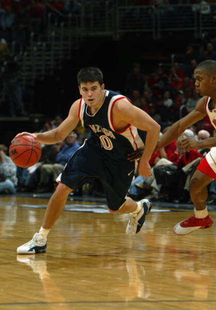 WASHINGTON - DECEMBER 6:  Blake Stepp #10 of the Gonzaga Bulldogs drives to the basket during the game against the Maryland Terrapins in the BB&T Classic at the MCI Center on December 6, 2003 in Washington, DC.  Gonzaga defeated Maryland 82-68. (Photo by 