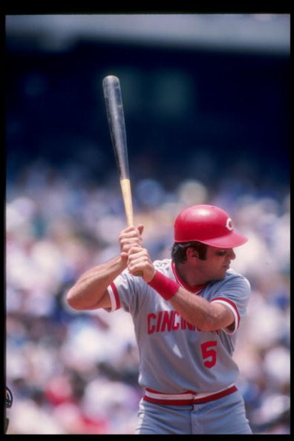 Jun 1983: Jonny Bench of the Cincinnati Reds in action during a game. Mandatory Credit: Allsport /Allsport