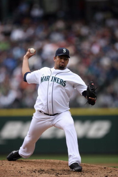 SEATTLE - APRIL 19:  Carlos Silva #52 of the Seattle Mariners pitches against the Detroit Tigers during the game on April 19, 2009 at Safeco Field in Seattle, Washington. (Photo by Otto Greule Jr/Getty Images)